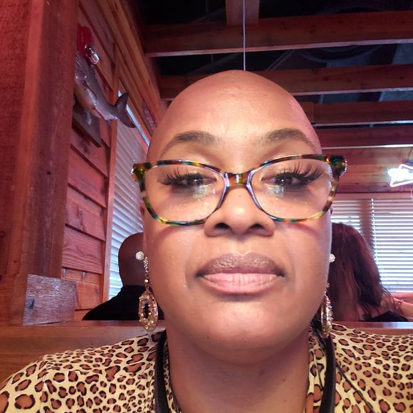 Meet your Posher, Ronda - Picture 1 of 1